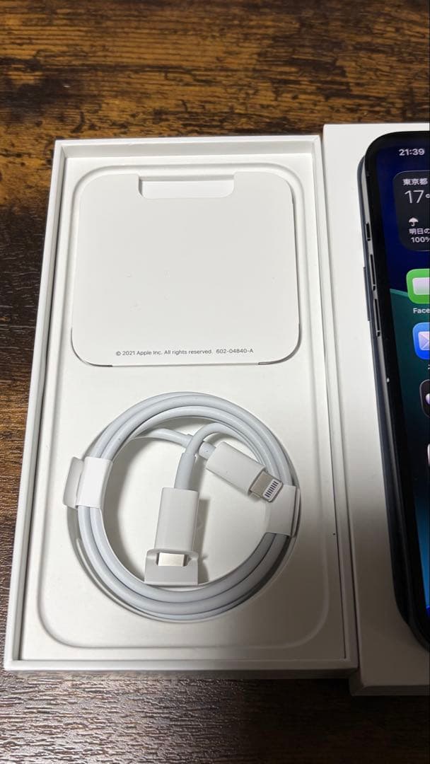 Apple iPhone 13 ミッドナイトブラック 箱、充電ケーブル付き