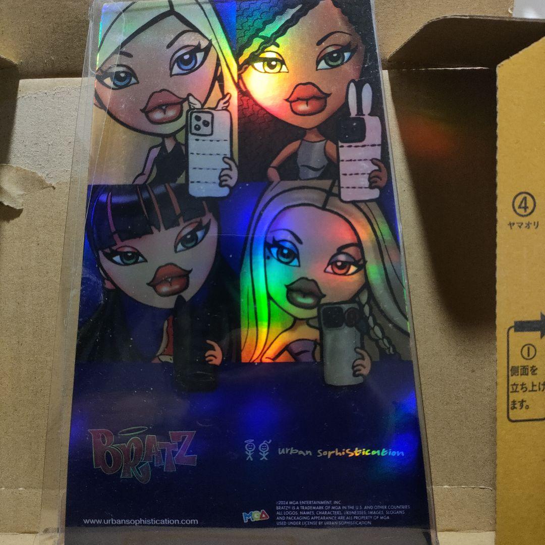 Bratz THE PUFFER CASE (JADE) 黒　iPhone17