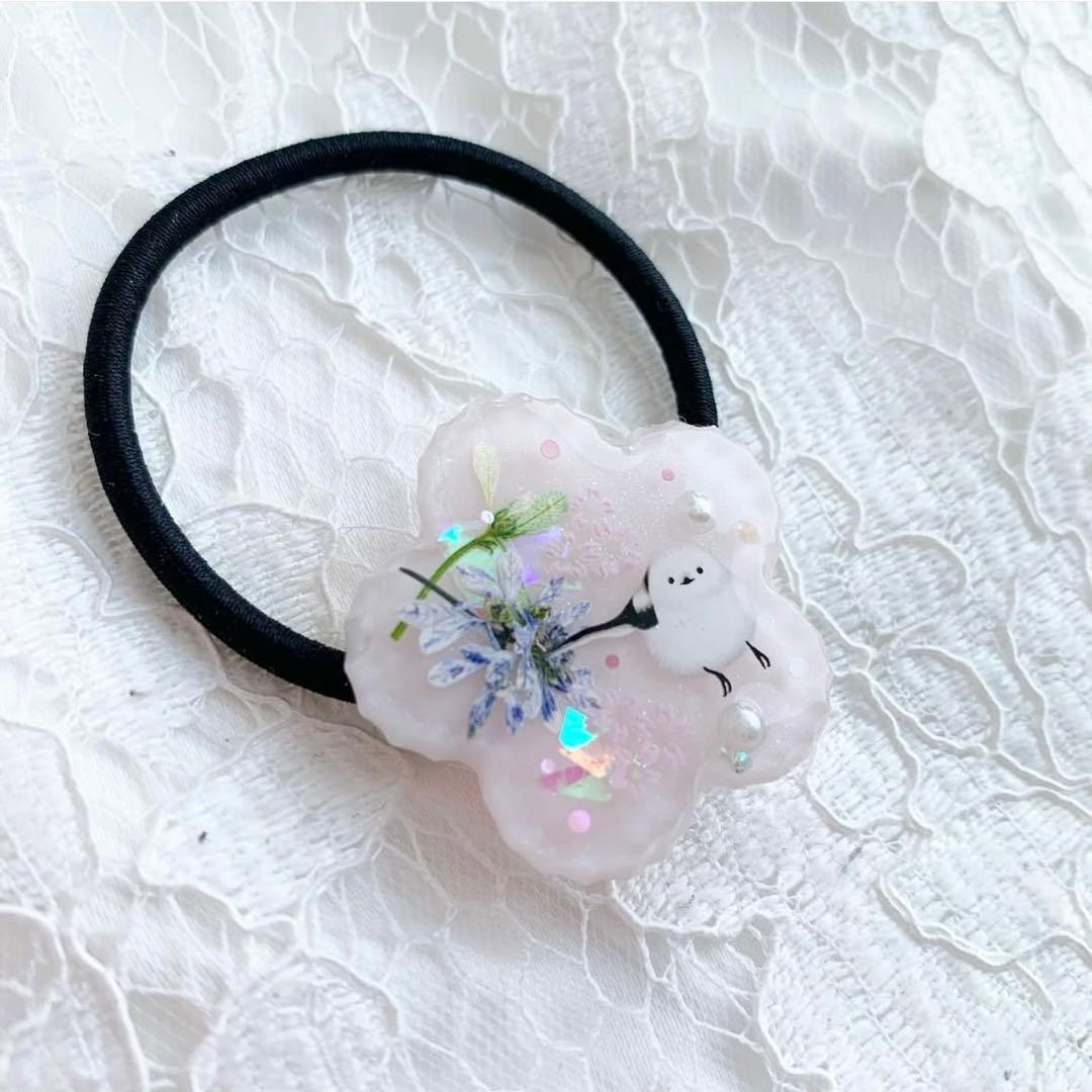 【3406】シマエナガ ほんのり桃色お花型 ヘアゴム ブルーのユーフォルビアと桜