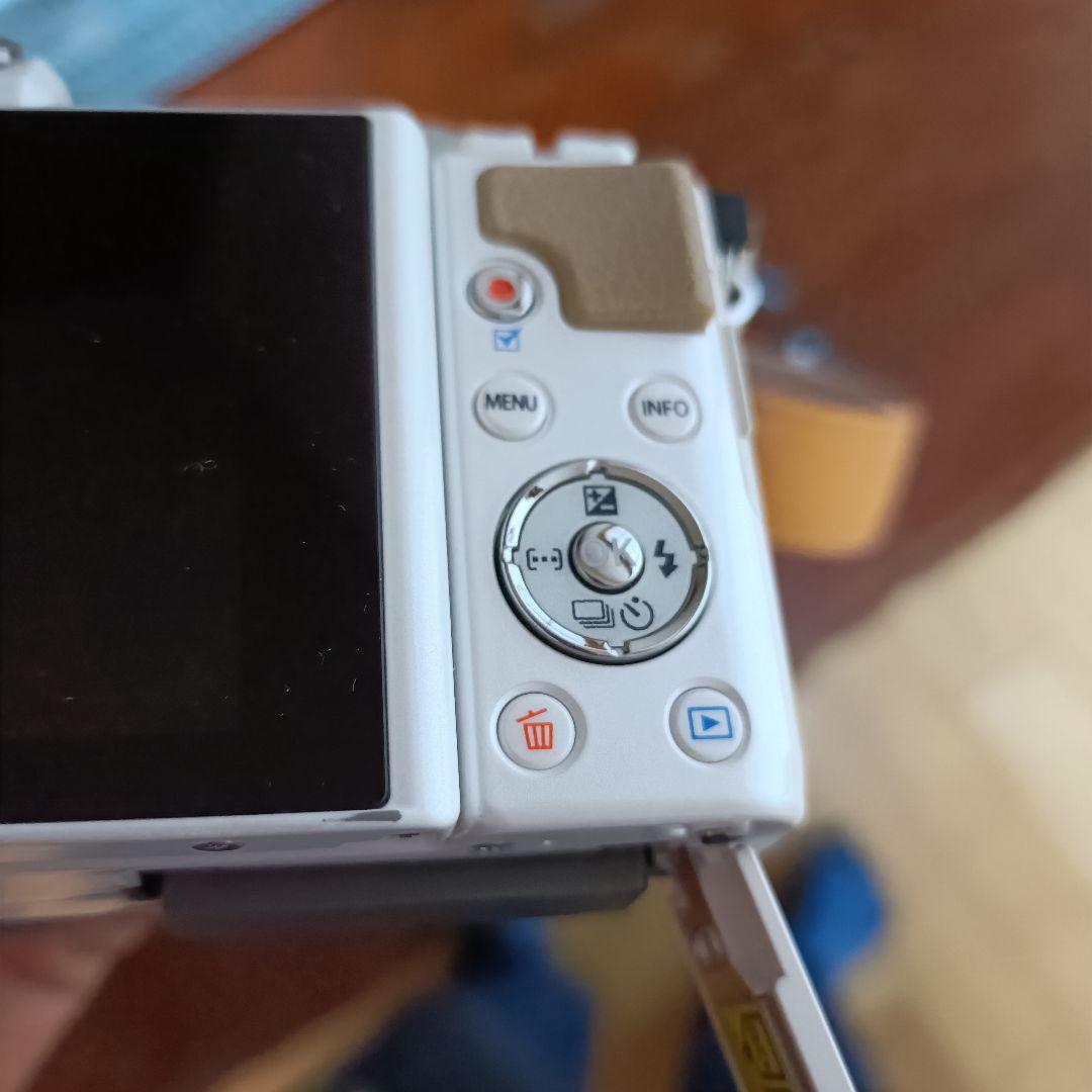 OLYMPUS PEN Lite E-PL7ホワイトミラーレスカメラ望遠、ケース