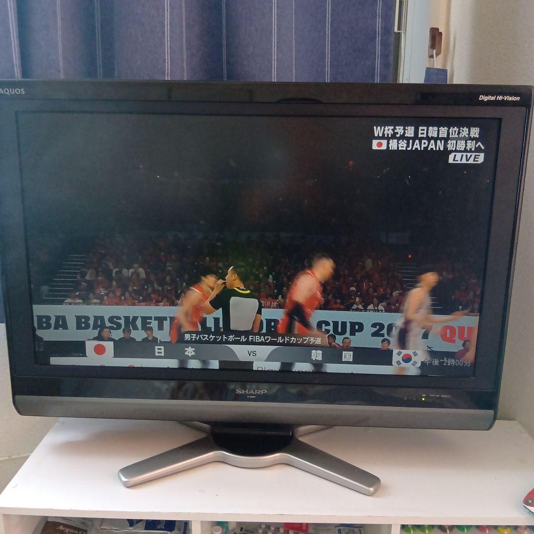 シャープ　液晶テレビ　32型 綺麗に映ります。