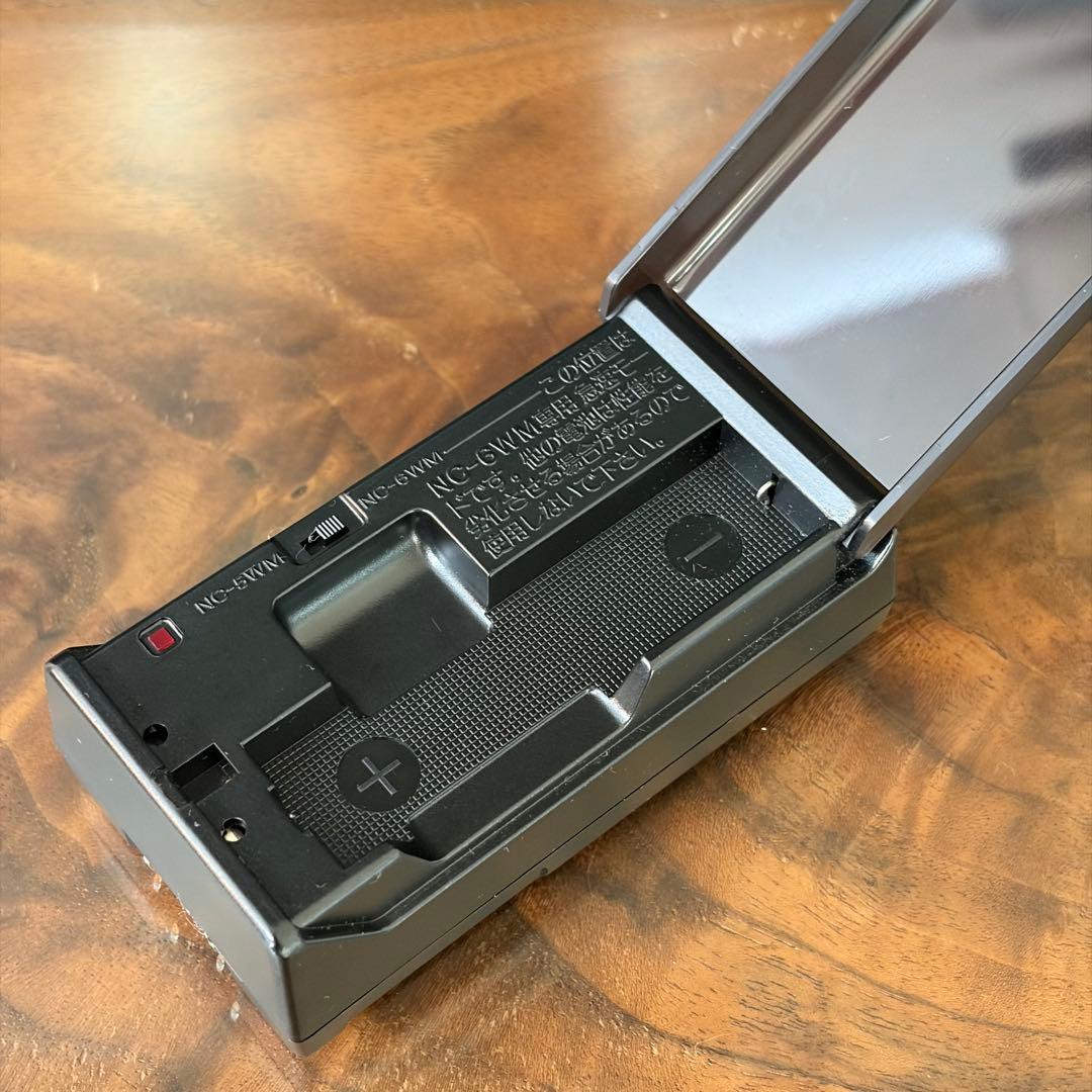 SONY ソニー カセットウォークマン WM-F707 & 充電器　ジャンク扱い