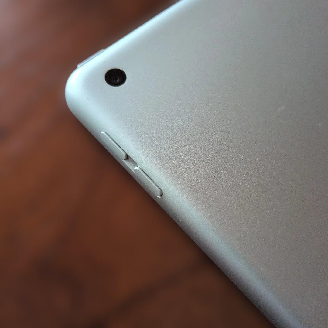 【美品】Apple iPad (第9世代) 64GB Wi-Fi シルバー