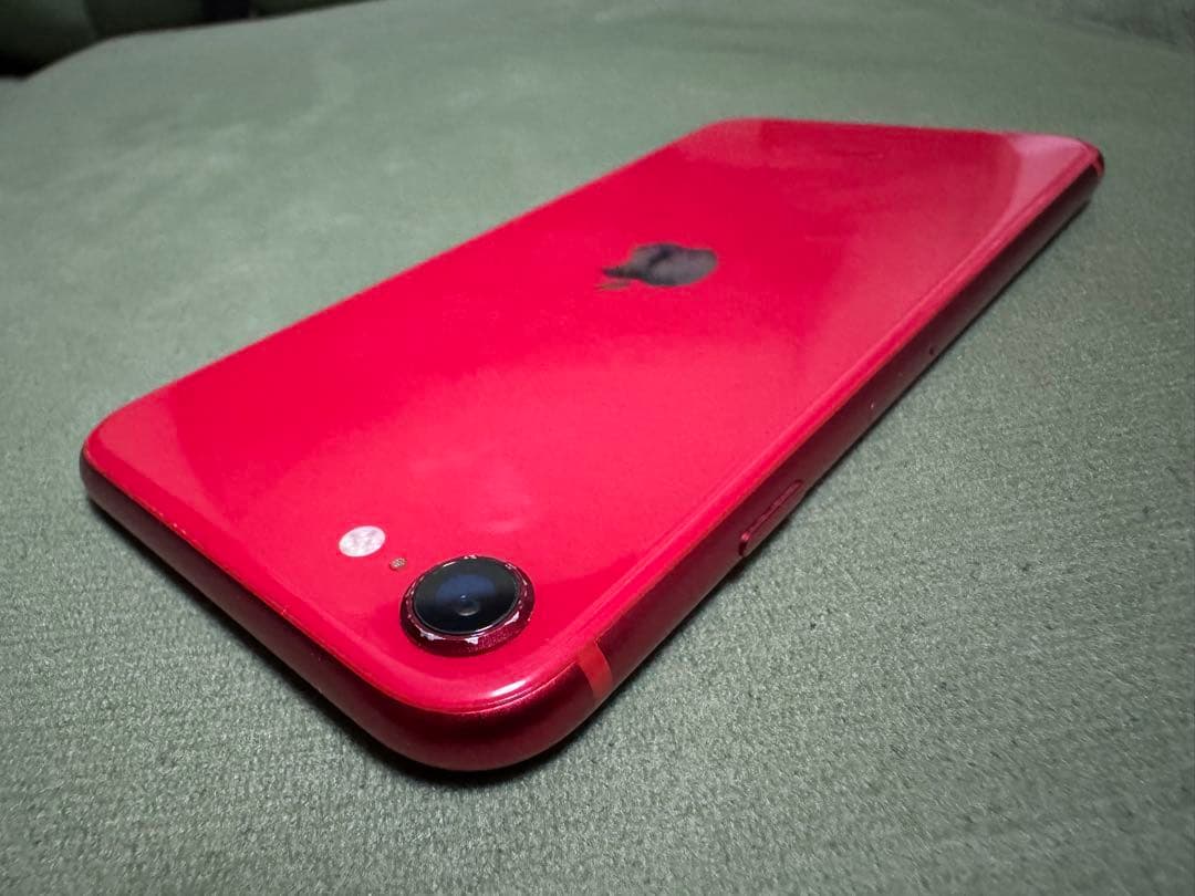 Apple iPhone SE (第2世代) 赤 ケース付き