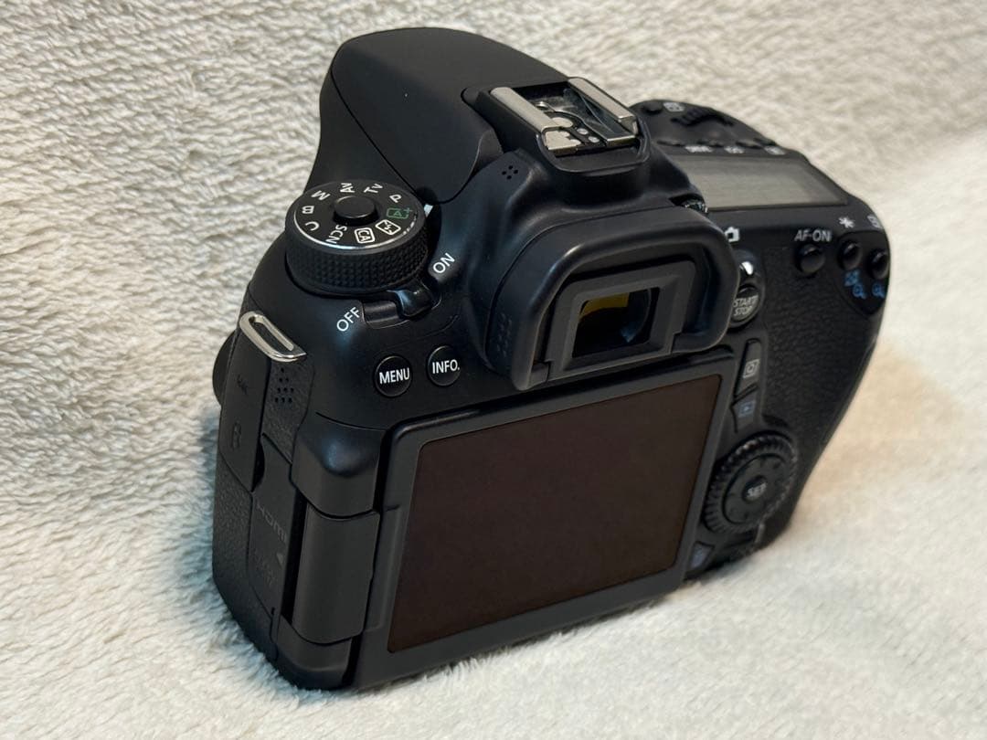 【美品】Canon EOS 70D デジタル一眼レフカメラ