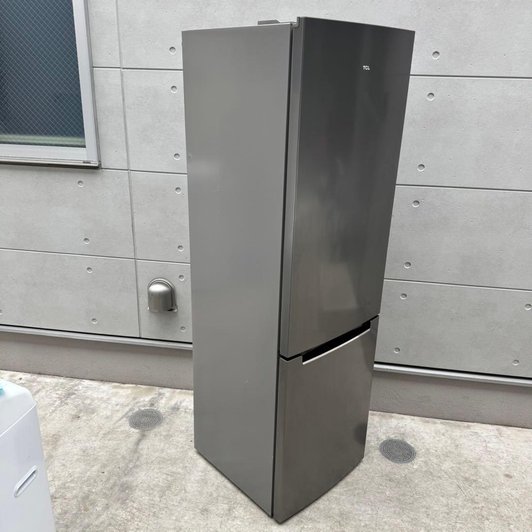 531⭐️2023年製★TCL 冷蔵庫　大型　200L〜300L グレー