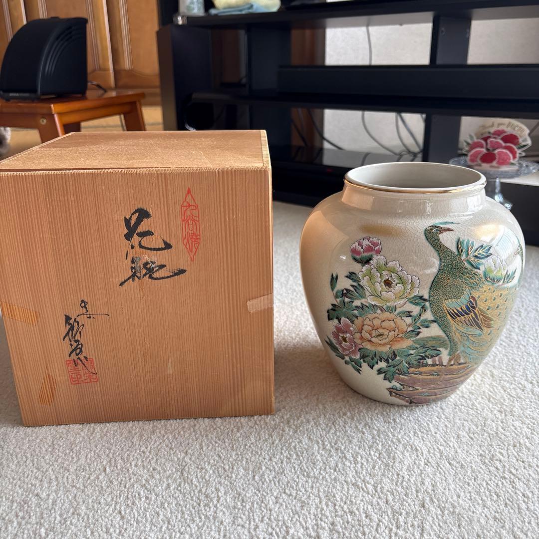 九谷焼　孔雀デザイン 陶器製花瓶 中型
