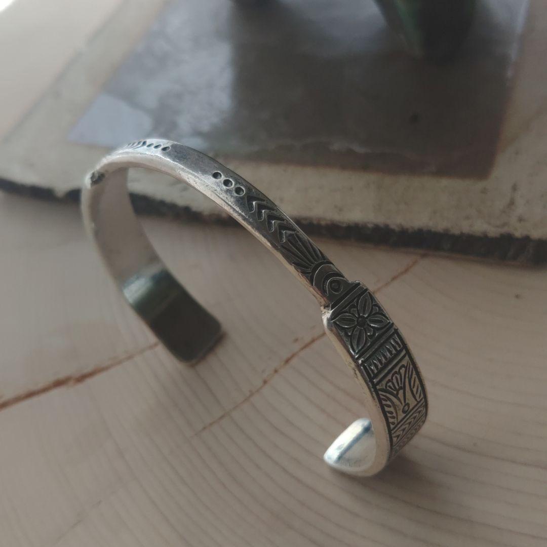 accessories　mauカレンシルバー刻印細バングル