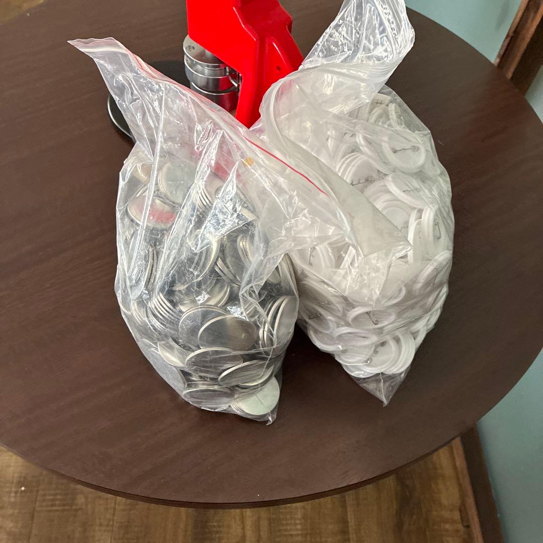 缶バッチ4センチ　美品