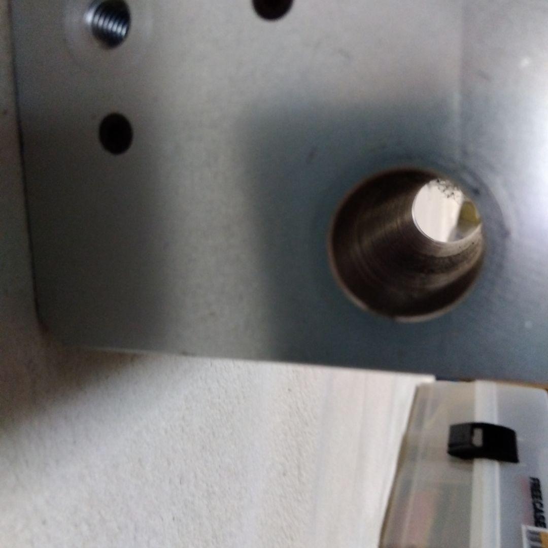 金属製スピーカー台