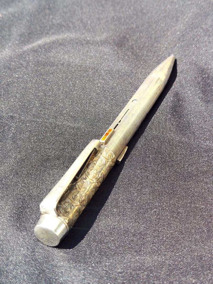 古い３色ボールペン・シャーペン　ビンテージ　唐草模様彫金　SILVER　珍品