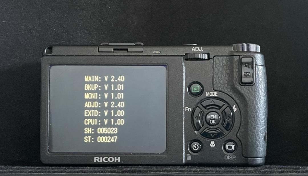 RICOH GR DIGITAL II 2　本体と付属品