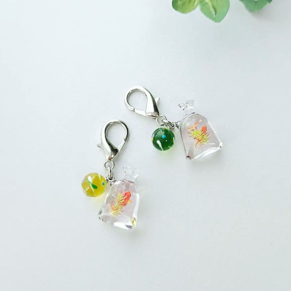 小さな金魚すくい袋と水ヨーヨーのチャーム ✾s327［縁日/和装/小緑黄］