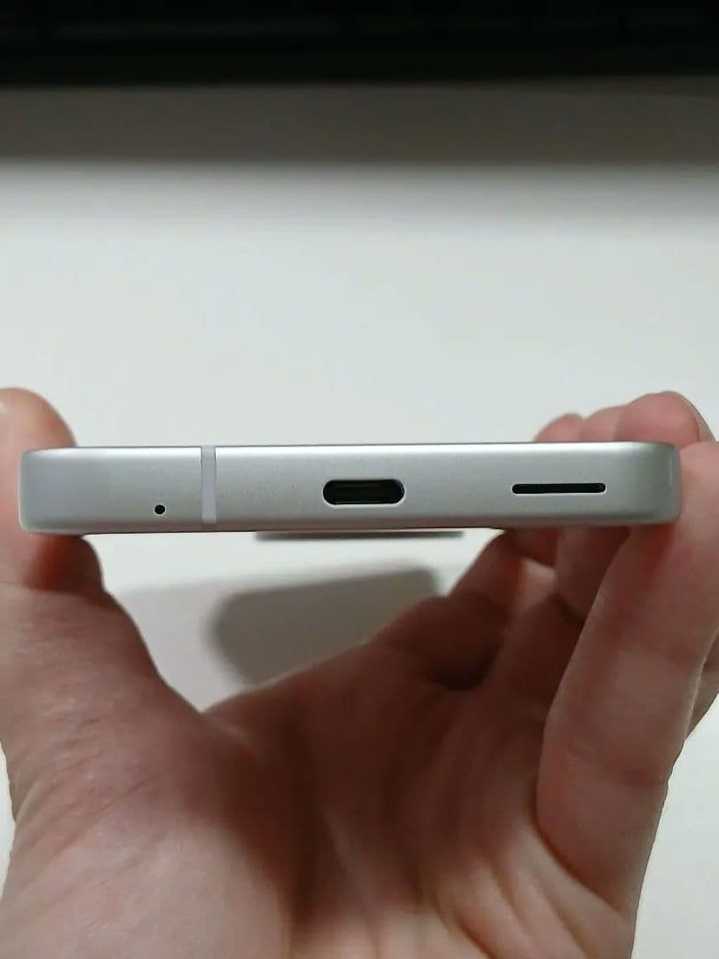 AQUOS SENCE10 8GB + 256GB ライトシルバー ※側面に傷有
