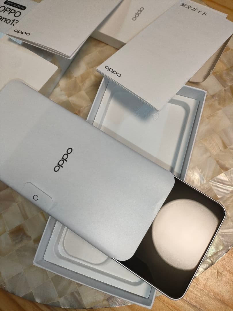 【美品】OPPO　Reno13a 本体　カバー　カメラガラスフィルム施工済