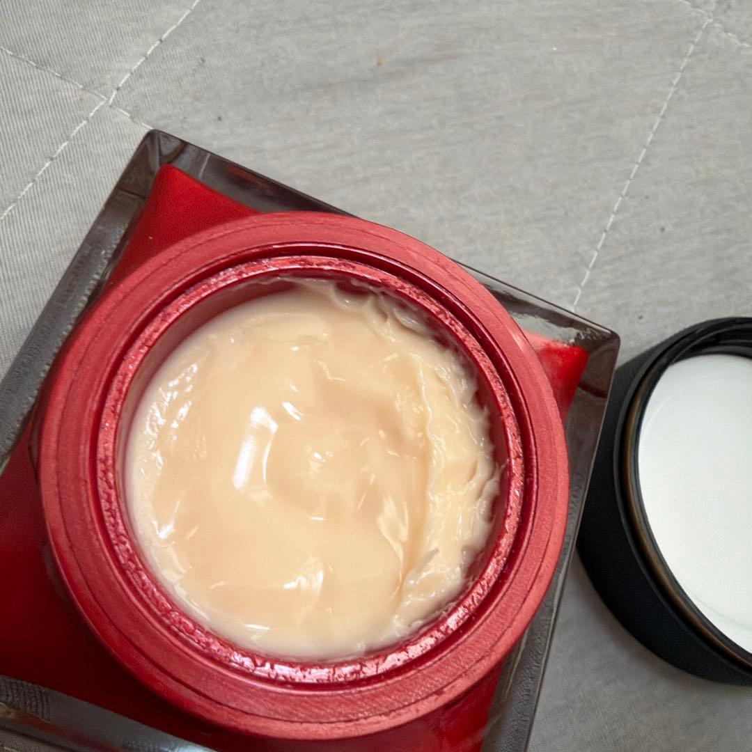 Yves Saint Laurent　オールージュ　クレームリッシュ