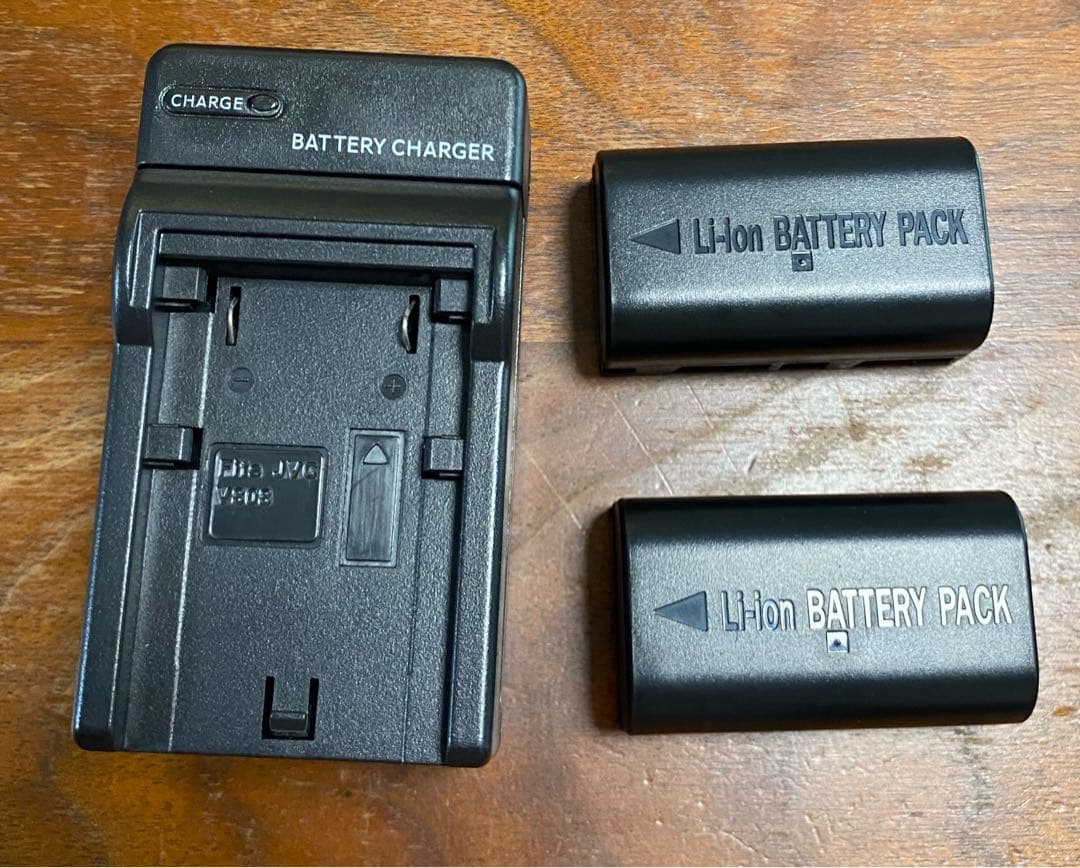 ビクター エブリオ ビデオカメラGZ-MG330 バッテリーチャージャー付