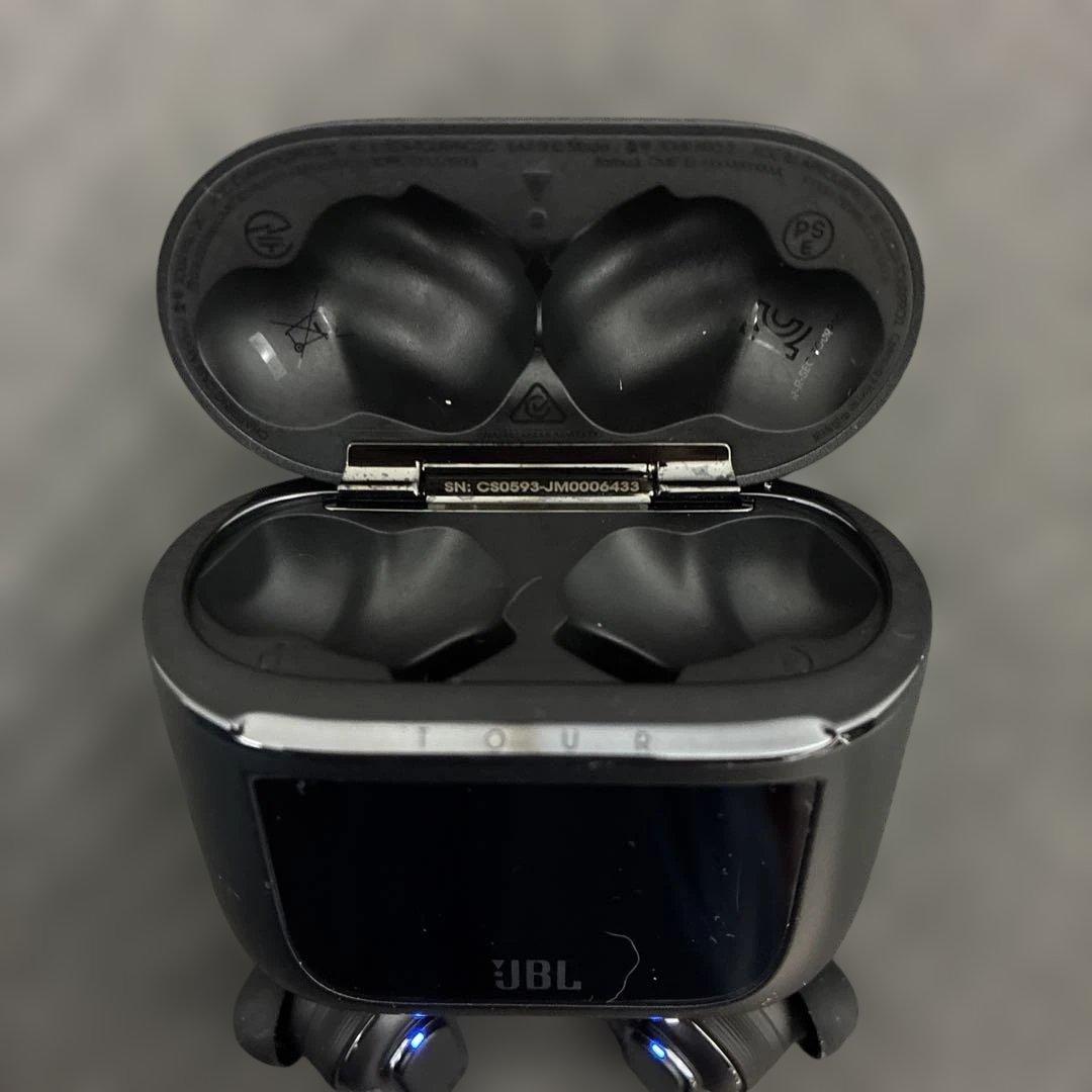 JBL TOUR PRO 2 ワイヤレスイヤホンオマケ付き　本体のみ