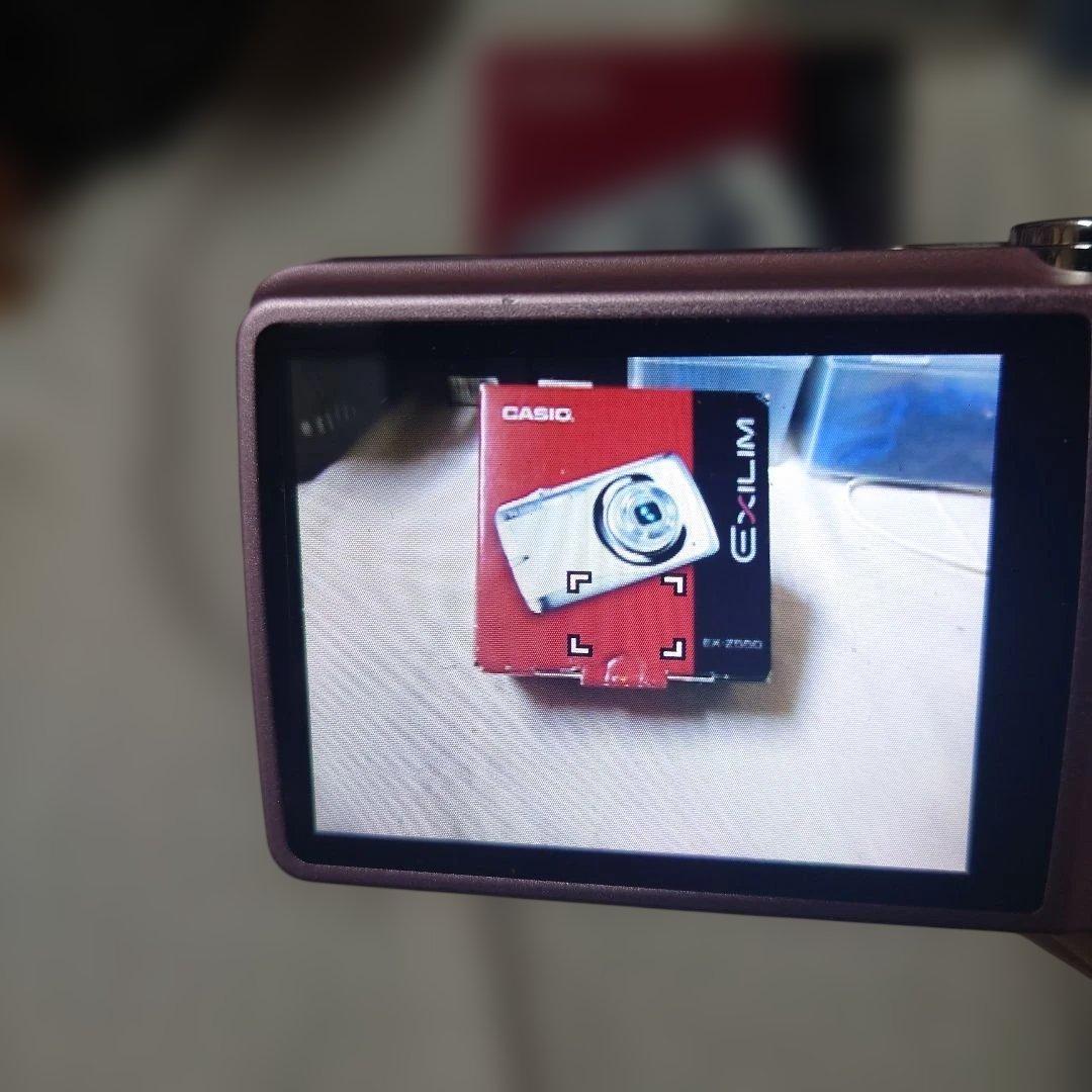 CASIO EXILIM EX-Z550・14.1メガピクセル デジタルカメラ