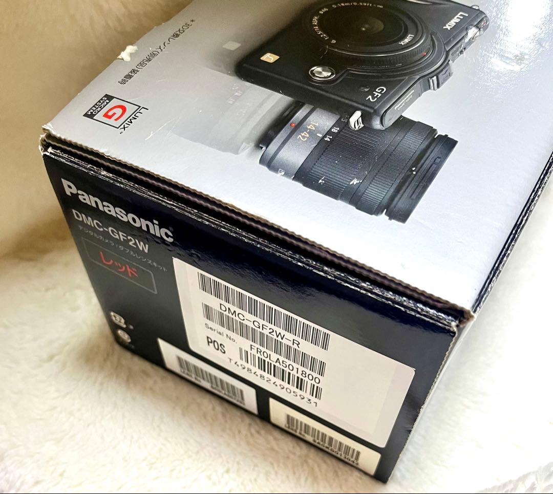 レッドのLUMIX GF2、デジタルカメラ　レンズ無し