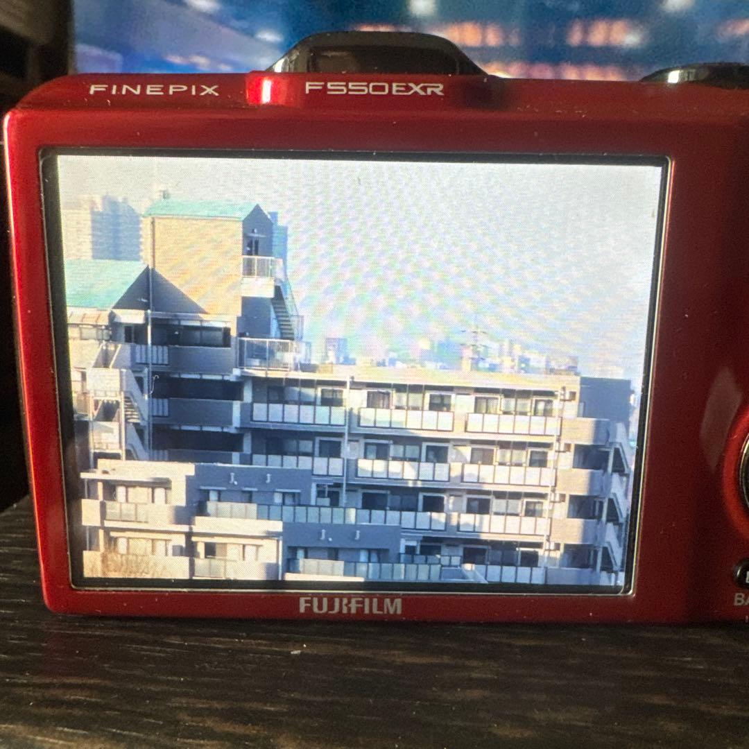 富士フイルム FinePix F550EXR 赤