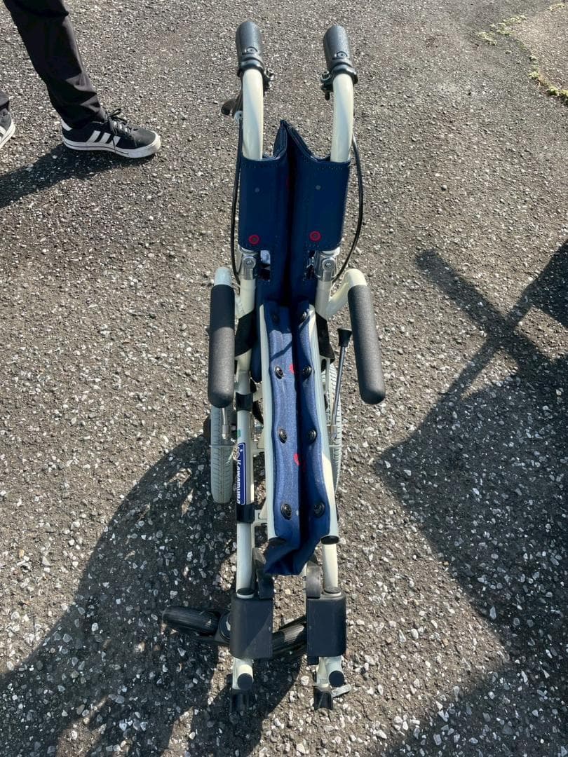 A◆カワムラサイクル　コンパクト　車椅子　ノーパンクタイヤ　旅ぐるま　KA6