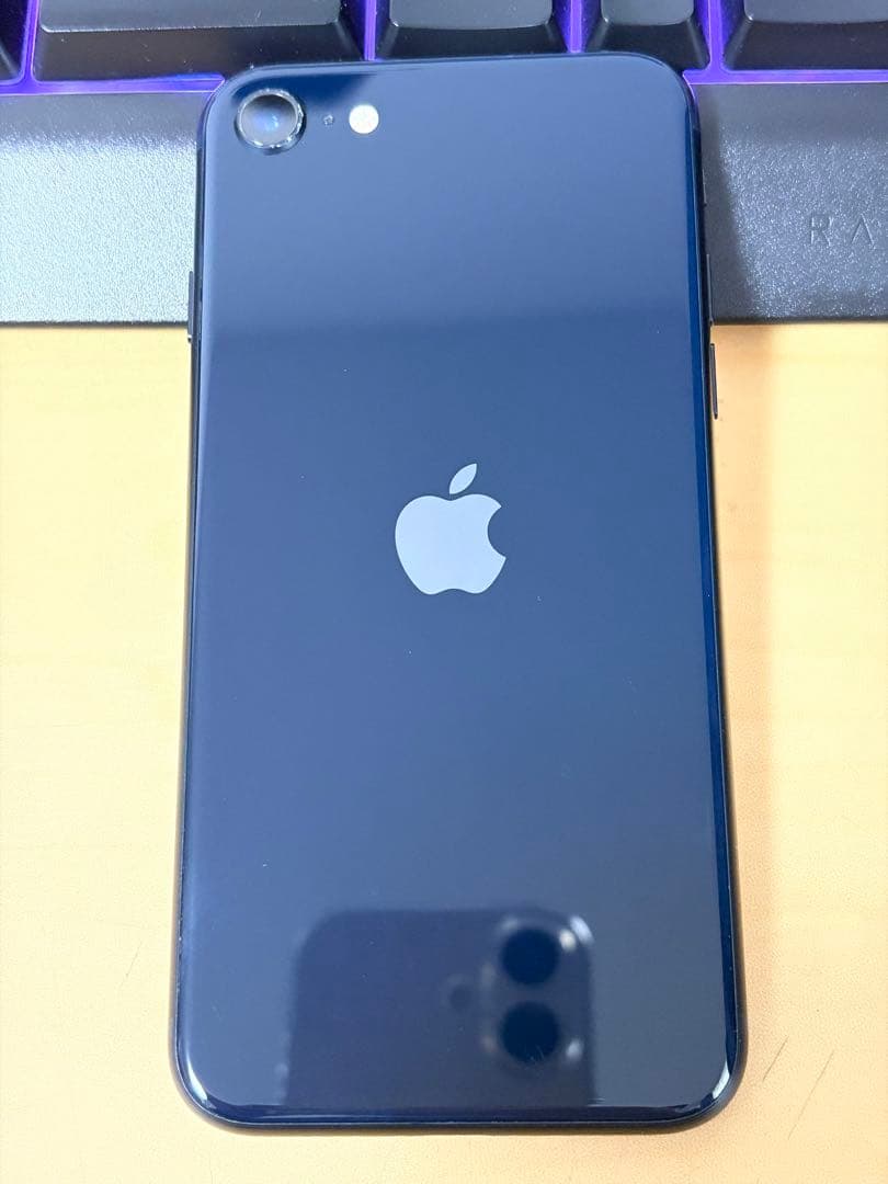 iPhone SE3 黒　128GB 中古　それなりに使用感あり