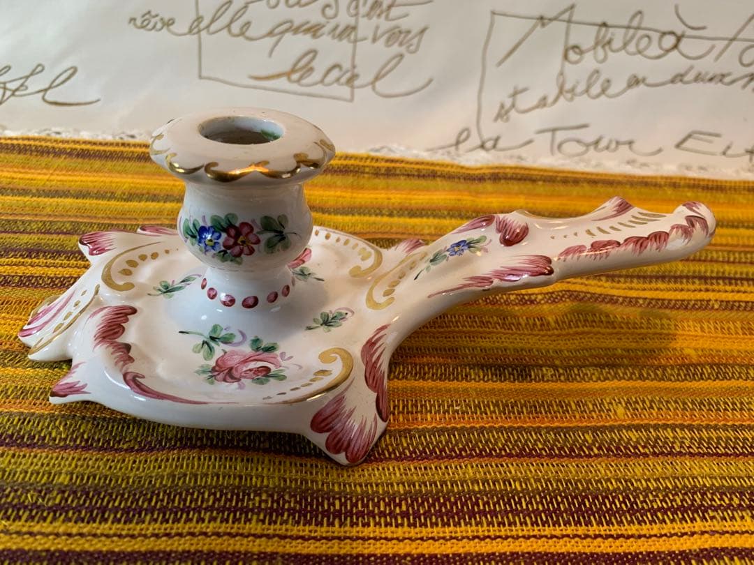 フランス製　アンティーク　持ちやすい陶器のキャンドルスタンド金色花柄が素敵です！