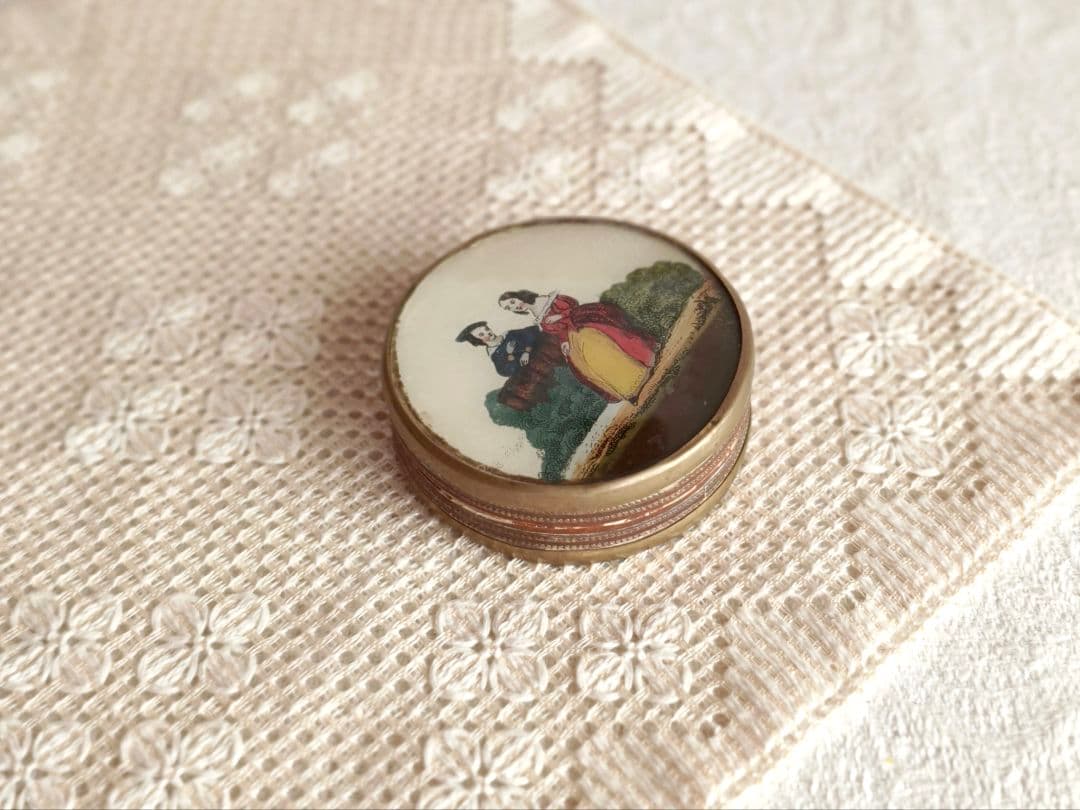 * antique box ୨୧ 19世紀の古い古い ボンボニエール
