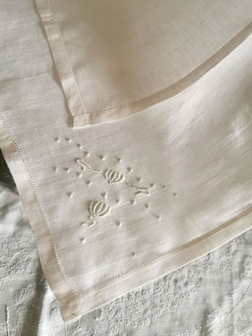 アンティーク 白糸小花刺繍 しなやかな上質リネン 針抜ヘムステッチ 長方形クロス