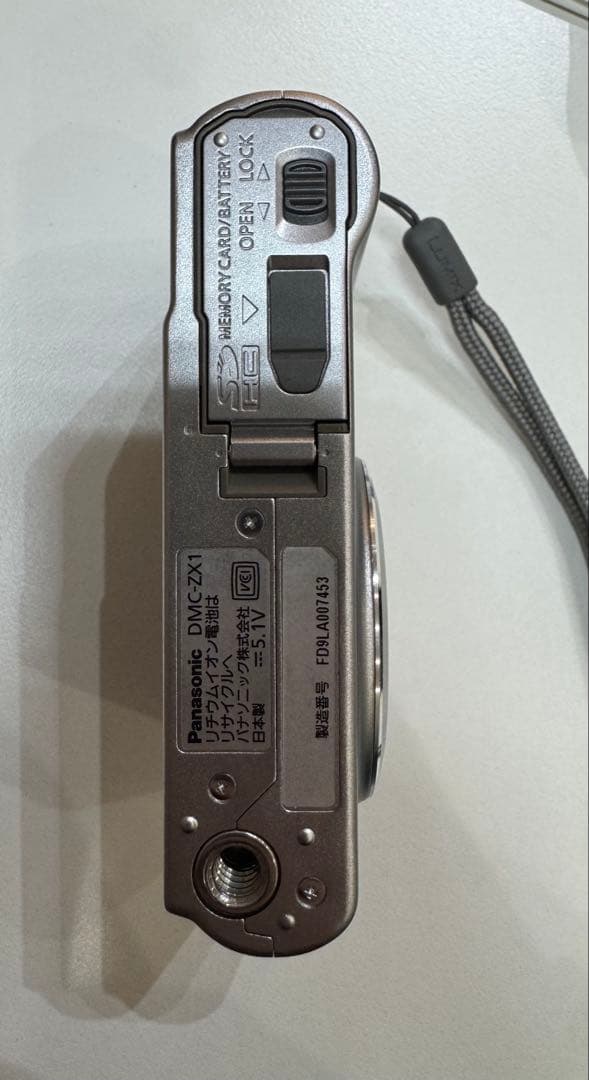 【極美品】Panasonic LUMIX DMC-ZX1 シルバー デジカメ