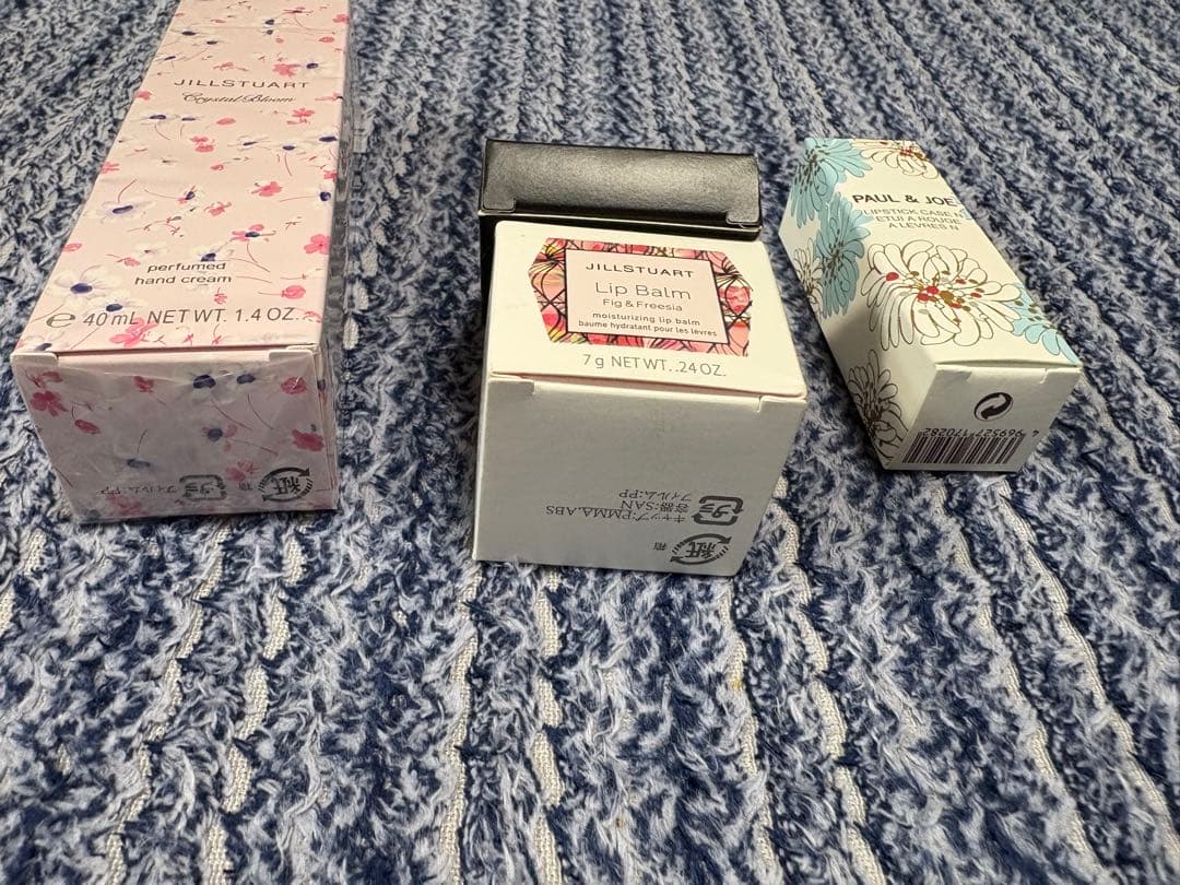 【新品未使用】ハンドクリーム リップクリーム アイシャドウ 4点セット
