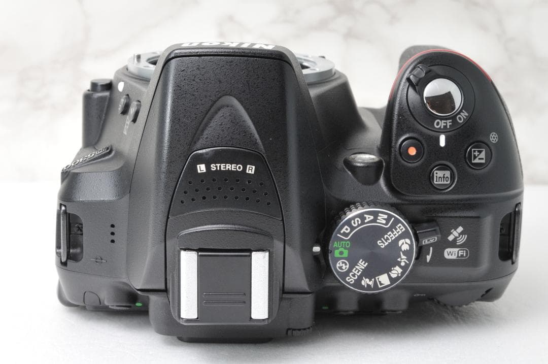 動作品 Nikon D5300⭐️Wi-Fi スマホ転送 一眼レフカメラ ニコン