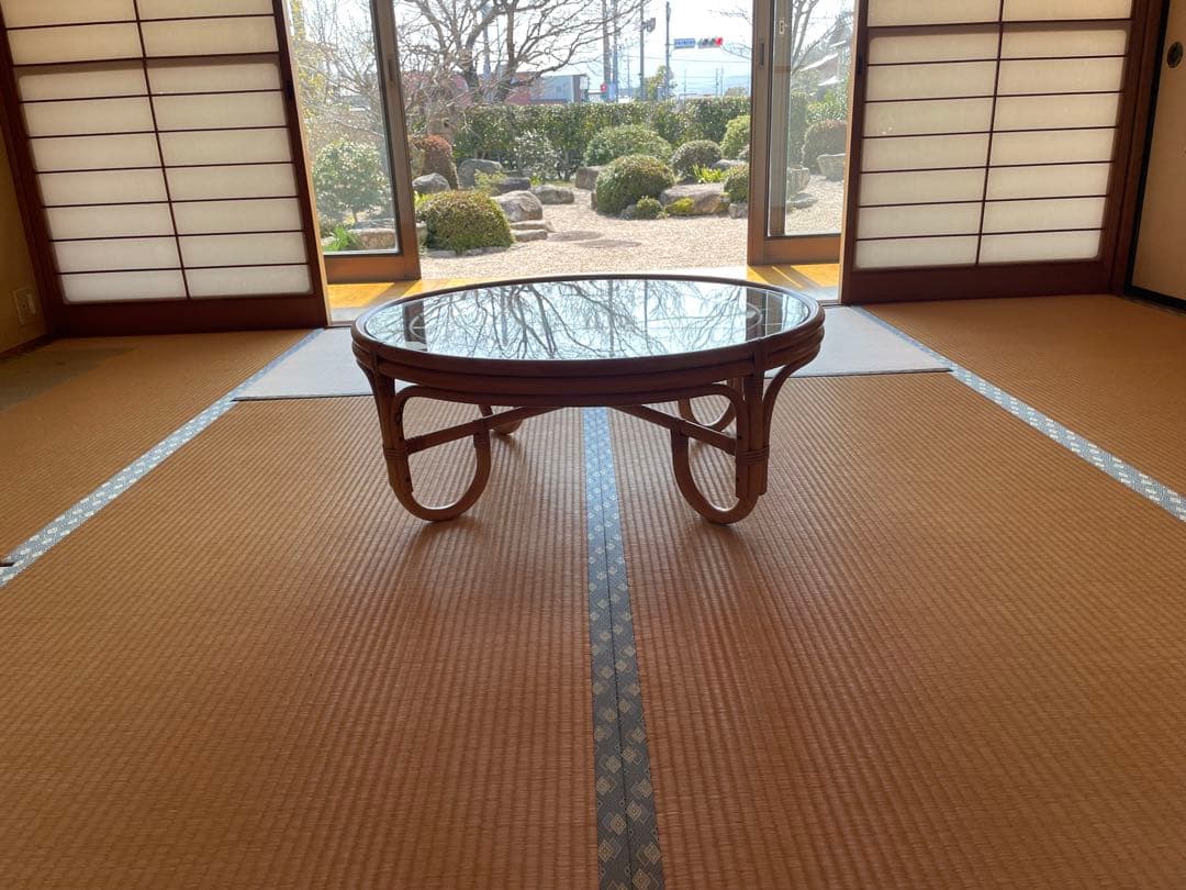 ラタン円形テーブル（ガラス天板）
