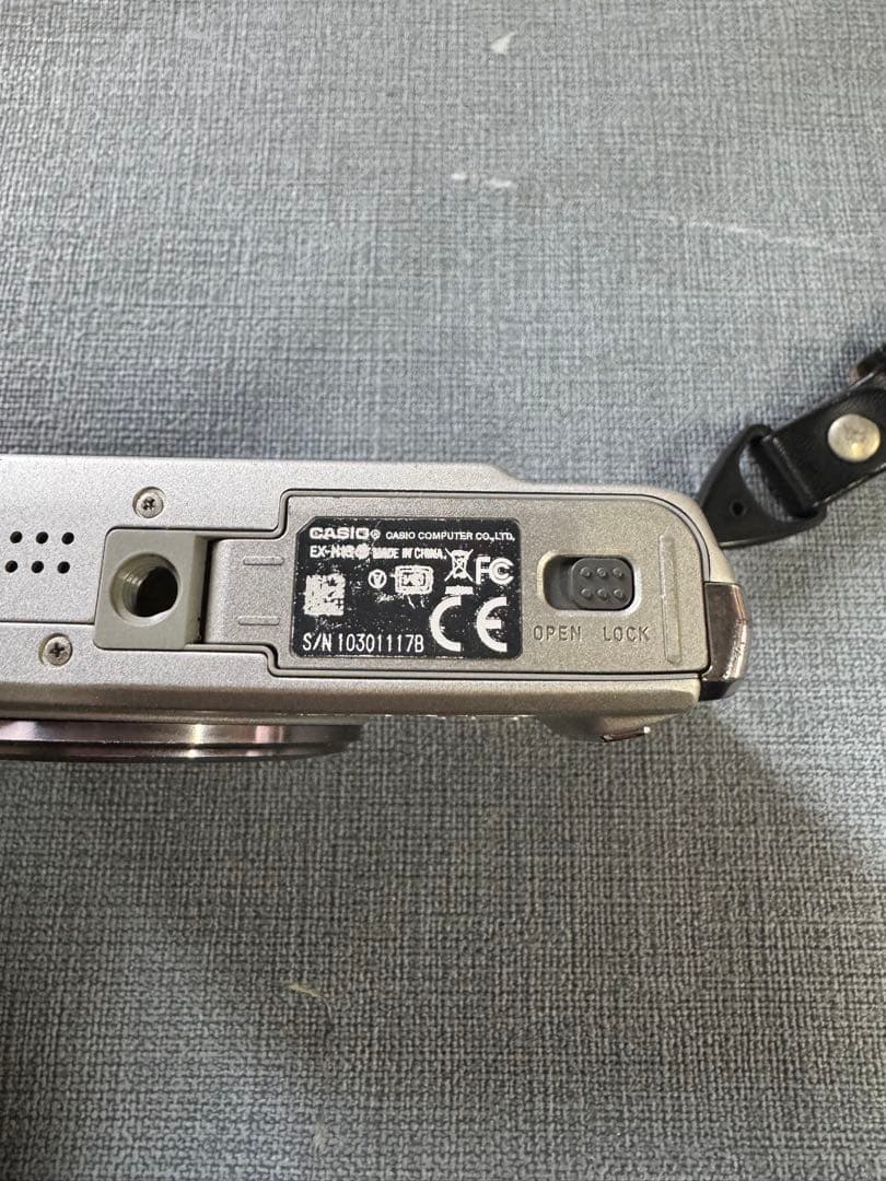 ☆CASIO EX-H15 コンパクトデジタルカメラ