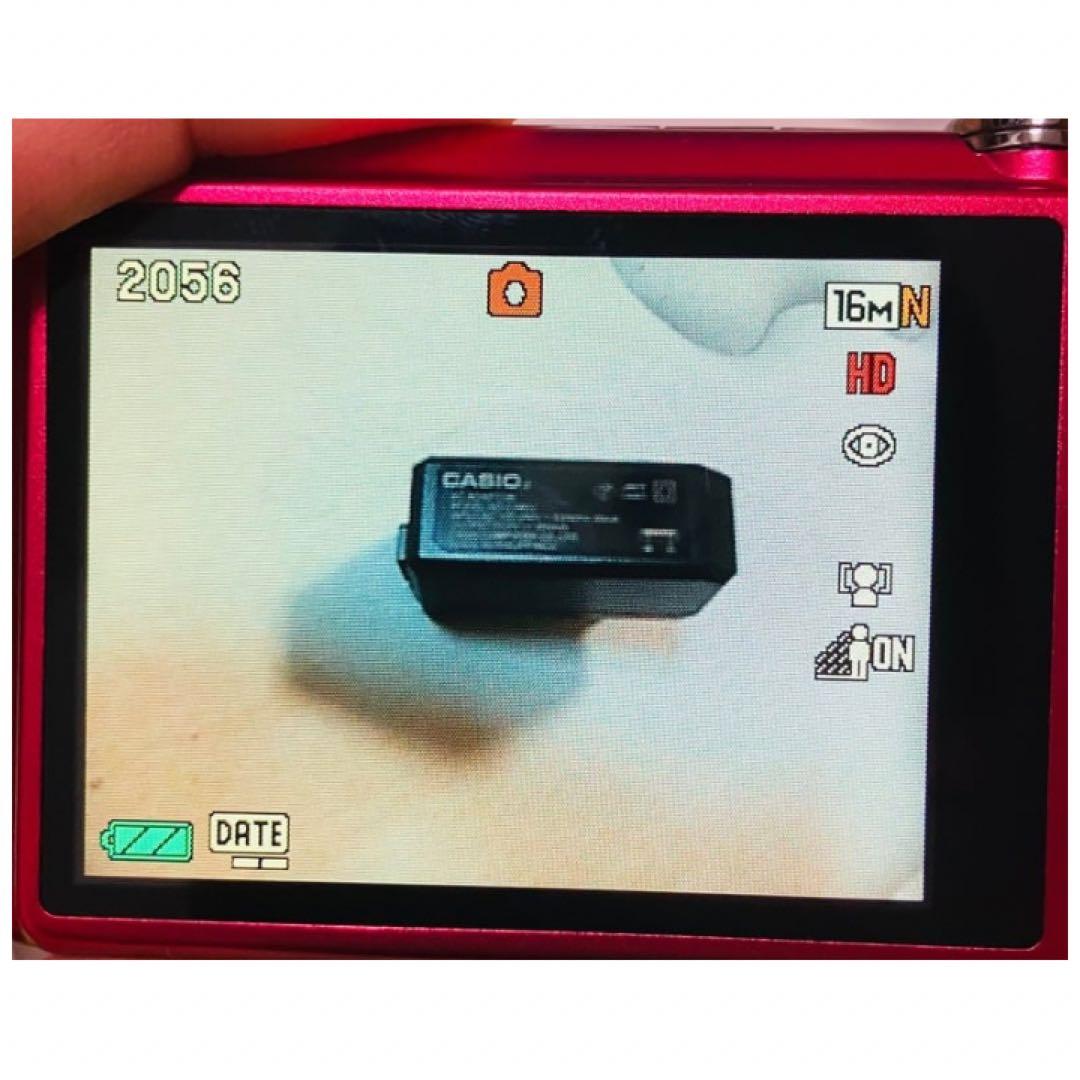 美品　CASIO カシオ　EXILIM EX-Z880 レッド　デジタルカメラ