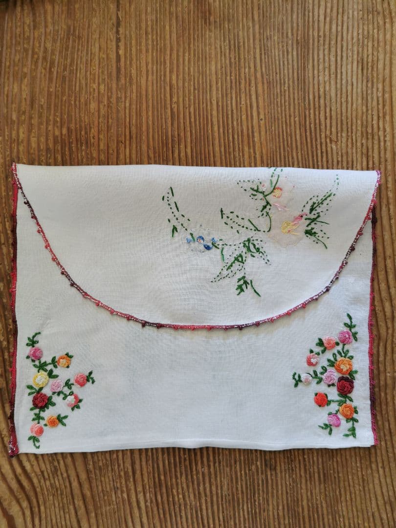 アンティーク フランス 立体的な色糸バリオン薔薇刺繍 ランジェリーリネンケース