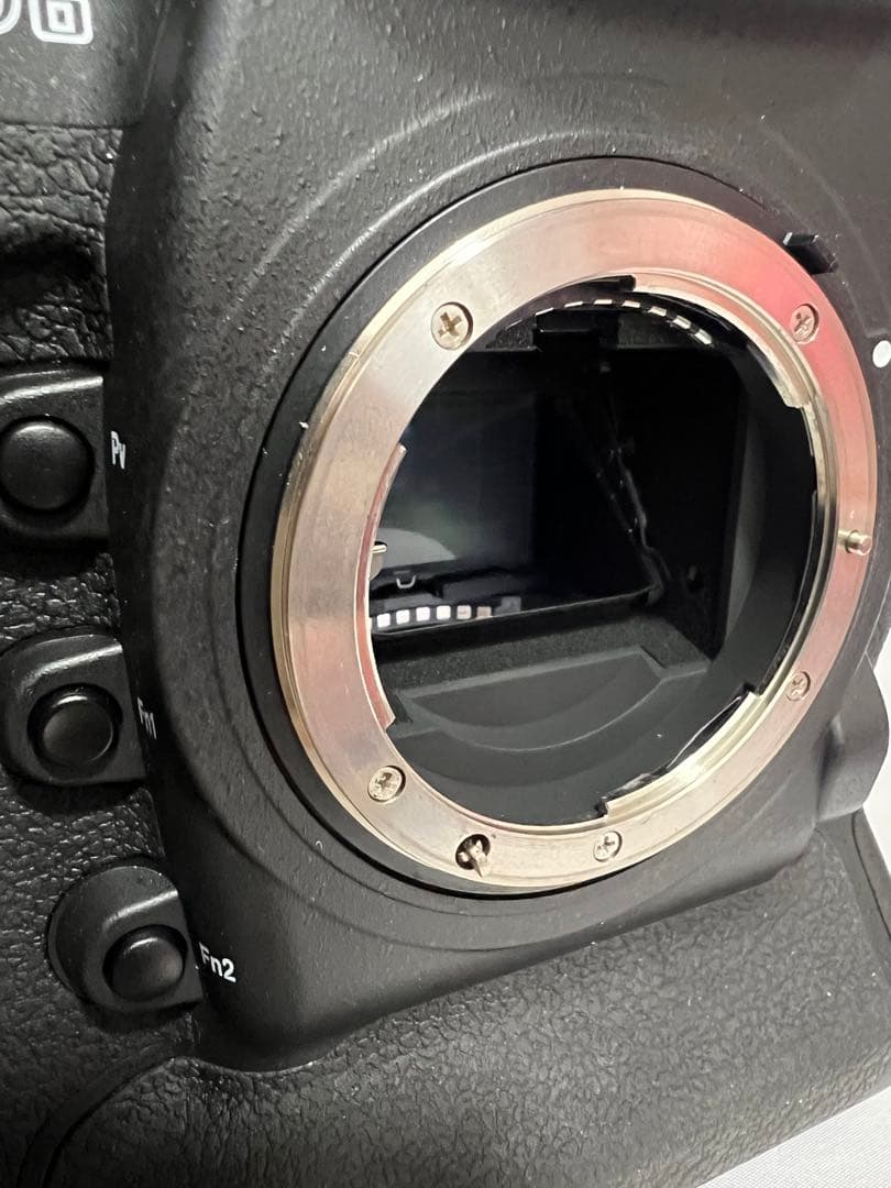 Nikon D6 ボディ　美品【撮影枚数3,551枚】