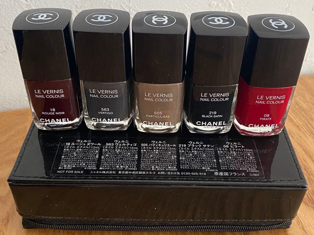 CHANEL ヴェルニ　ネイルカラーセット 5色 エナメルポーチ　小物入れに。