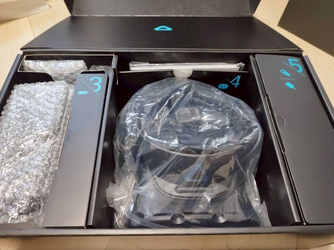 【美品】VIVE COSMOS ELITE VRヘッドセット